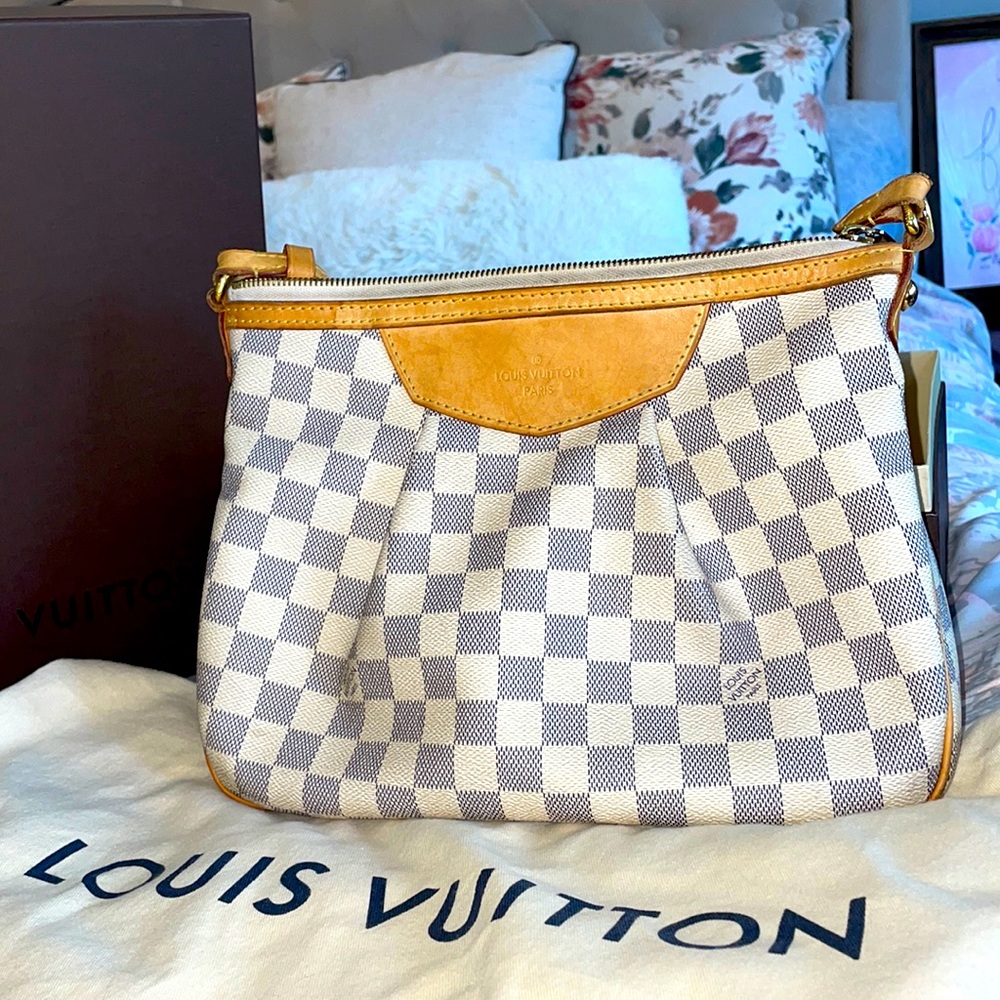 ***SOLD*****Louis Vuitton shoulder bag
